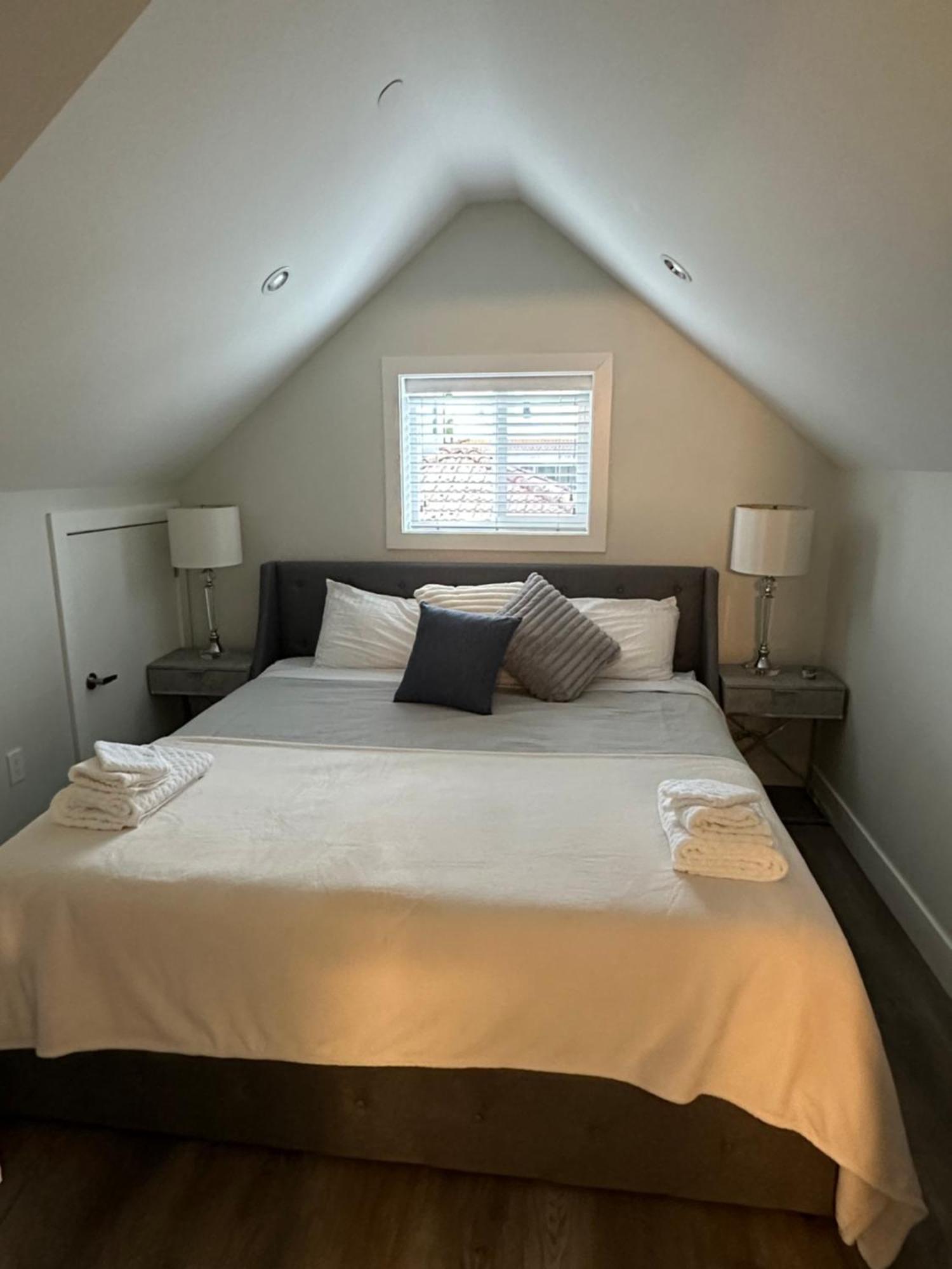 Bright And Cozy Modern Home In Vancouver - Central To Yvr-Downtown - Free Private Parking Kültér fotó