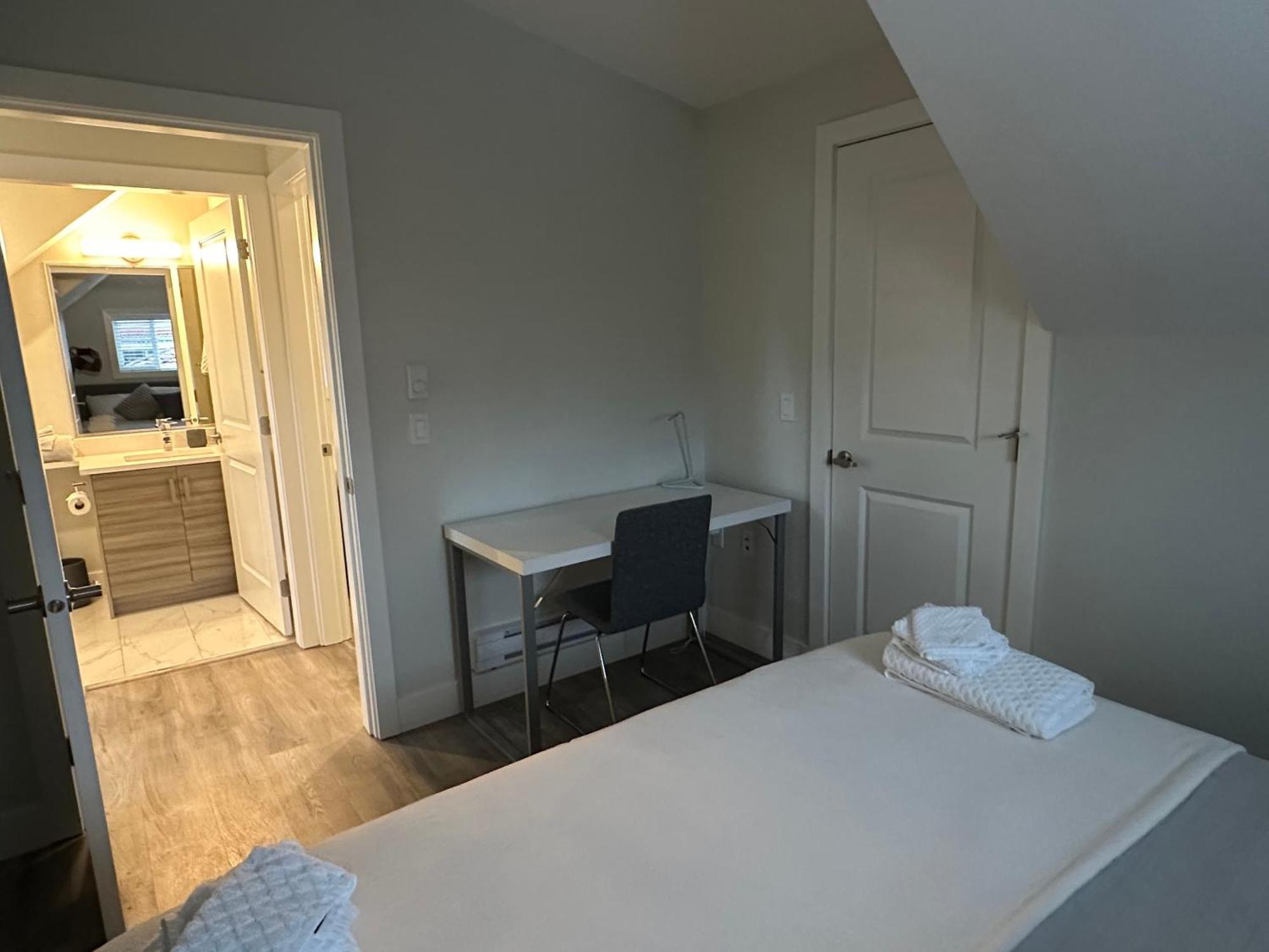 Bright And Cozy Modern Home In Vancouver - Central To Yvr-Downtown - Free Private Parking Kültér fotó