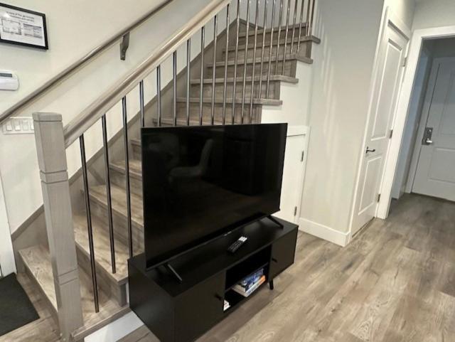 Bright And Cozy Modern Home In Vancouver - Central To Yvr-Downtown - Free Private Parking Kültér fotó